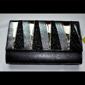 STUNNING💥Clutch by Gianni Bini